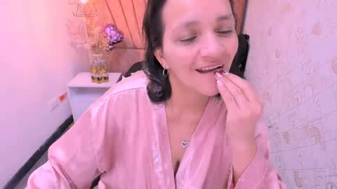 Snapshot of marylinmilf chatting on October 10, 2025, 8:02 am Marylin online show from October 10, 2025, 8:02 am