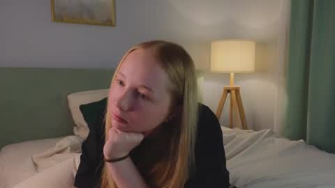 Laura online show from December 5, 2025, 1:47 am