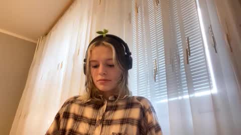 Stella online show from December 18, 2025, 10:21 am