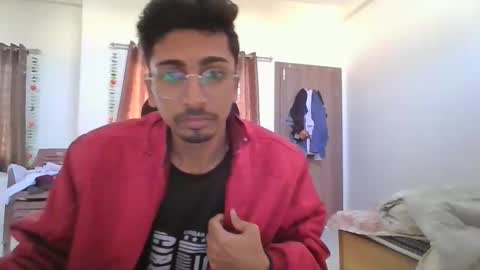 maskboyz2003 online show from December 8, 2024, 2:28 am