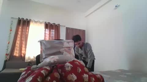 maskboyz2003 online show from December 31, 2024, 3:23 am