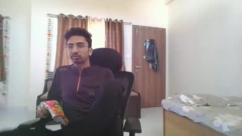 maskboyz2003 online show from January 4, 2025, 8:28 am