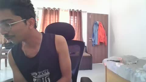 maskboyz2003 online show from January 16, 2025, 4:28 am