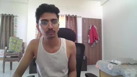 maskboyz2003 online show from January 21, 2025, 7:37 am