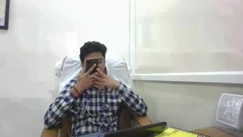 maskboyz2003 online show from February 5, 2025, 1:11 pm