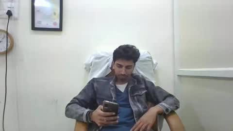 maskboyz2003 online show from February 6, 2025, 3:31 pm