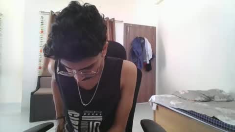 maskboyz2003 online show from February 7, 2025, 5:10 am