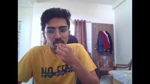 maskboyz2003 online show from February 13, 2025, 8:27 am