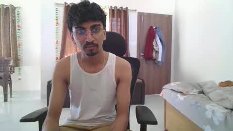 maskboyz2003 online show from February 16, 2025, 4:53 am