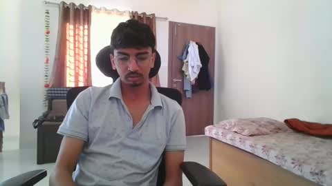 maskboyz2003 online show from March 3, 2025, 3:19 am