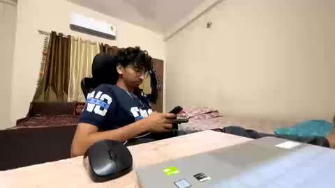 maskboyz2003 online show from September 22, 2025, 5:48 pm