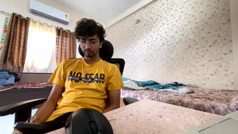 maskboyz2003 online show from October 4, 2025, 4:32 am