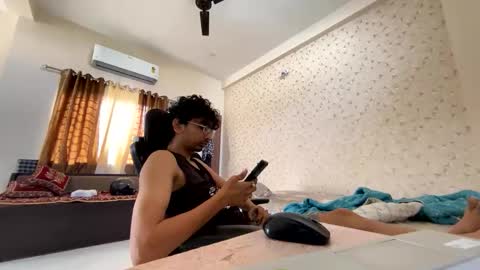 maskboyz2003 online show from October 8, 2025, 3:04 am