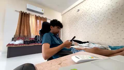 maskboyz2003 online show from October 18, 2025, 5:43 am