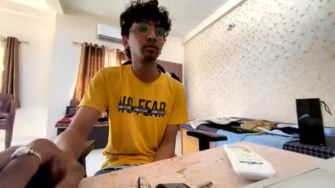 maskboyz2003 online show from October 19, 2025, 3:51 am