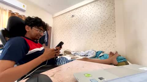 maskboyz2003 online show from October 23, 2025, 4:12 am