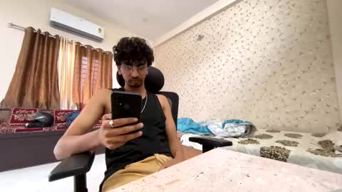 maskboyz2003 online show from October 26, 2025, 3:34 am