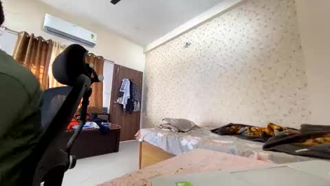 maskboyz2003 online show from November 9, 2025, 3:38 am