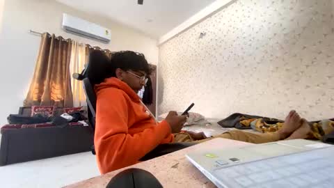 maskboyz2003 online show from November 13, 2025, 4:11 am