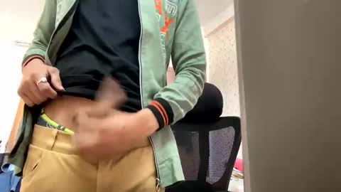 maskboyz2003 online show from November 26, 2025, 4:13 am