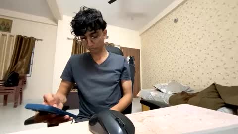 maskboyz2003 online show from December 18, 2025, 6:03 pm