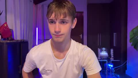 Snapshot of mason_gallagher chatting on October 18, 2025, 10:43 pm Mason online show from October 18, 2025, 10:43 pm