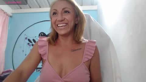 Snapshot of massielferretis chatting on October 13, 2025, 9:37 pm massiel ferreti online show from October 13, 2025, 9:37 pm