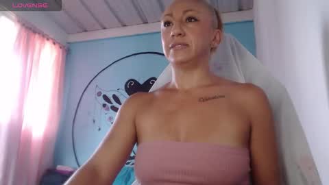 Snapshot of massielferretis chatting on October 21, 2025, 10:21 pm massiel ferreti online show from October 21, 2025, 10:21 pm