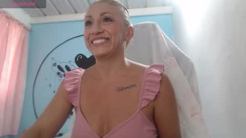 Snapshot of massielferretis chatting on November 11, 2025, 10:32 pm massiel ferreti online show from November 11, 2025, 10:32 pm