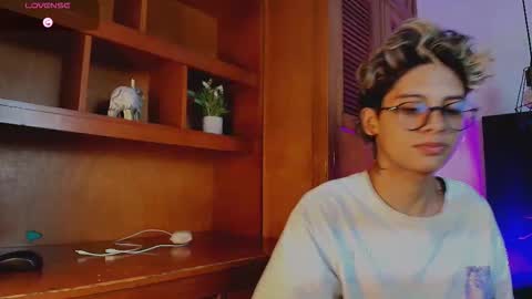 Snapshot of massimo_alessandro chatting on October 16, 2025, 8:43 pm online show from October 16, 2025, 8:43 pm