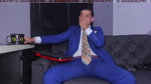 I am Massimo online show from November 17, 2025, 11:05 am