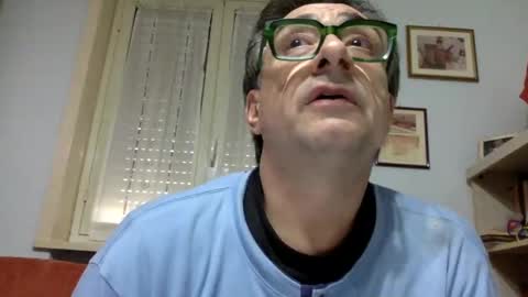 Snapshot of massimoxsempre chatting on December 2, 2024, 2:19 pm massimoxsempre online show from December 2, 2024, 2:19 pm