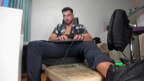 Snapshot of master9four chatting on October 1, 2025, 6:03 pm Matthew online show from October 1, 2025, 6:03 pm