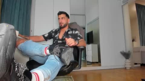 Snapshot of master9four chatting on October 3, 2025, 8:50 pm Matthew online show from October 3, 2025, 8:50 pm