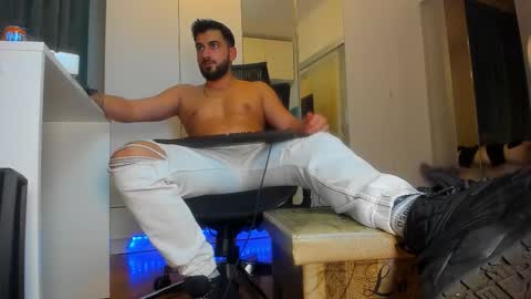 Snapshot of master9four chatting on October 10, 2025, 9:25 pm Matthew online show from October 10, 2025, 9:25 pm