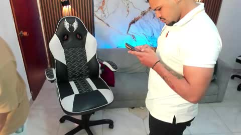 master_javi online show from September 19, 2025, 5:53 am