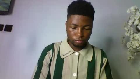 Snapshot of master_kael chatting on December 15, 2025, 7:18 pm Master Kael online show from December 15, 2025, 7:18 pm