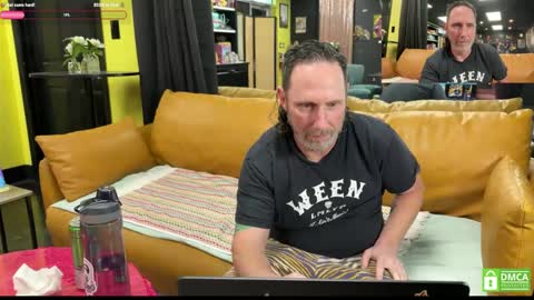 Snapshot of matchingtracksuits chatting on March 4, 2025, 5:45 pm Jer and Kel online show from March 4, 2025, 5:45 pm