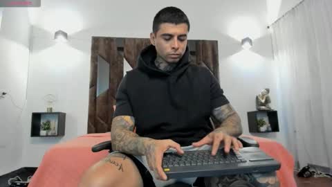 mateo_dilucajs1 online show from November 16, 2025, 5:51 pm