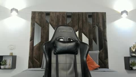 mateo_dilucajs1 online show from November 27, 2025, 10:06 am