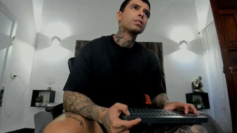 mateo_dilucajs1 online show from November 29, 2025, 10:18 am