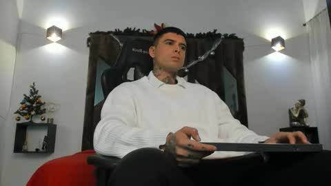 mateo_dilucajs1 online show from December 3, 2025, 10:02 am