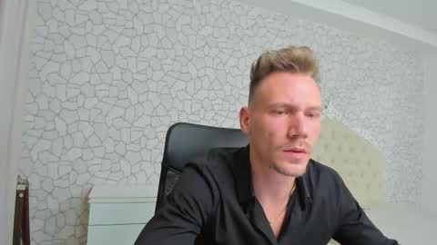 MateoBenjamin online show from December 5, 2024, 5:06 pm