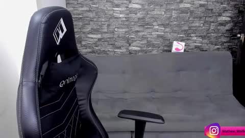 Mathew Independent model online show from November 4, 2025, 7:02 pm