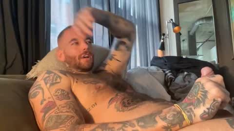 Snapshot of mathewloyal chatting on October 29, 2025, 8:43 pm Mat Loyal online show from October 29, 2025, 8:43 pm