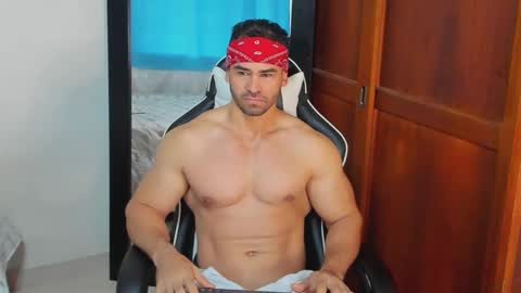 mathews_smith online show from November 10, 2025, 11:42 am