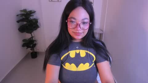 Snapshot of mathilde_lina chatting on November 12, 2025, 2:12 am Mathilde online show from November 12, 2025, 2:12 am