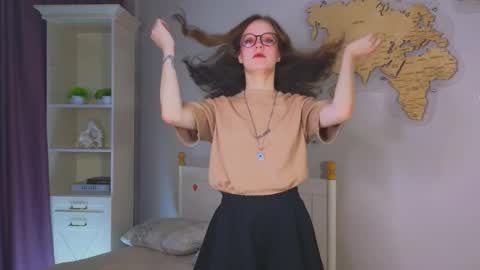 mathildesephton online show from October 20, 2025, 11:32 am