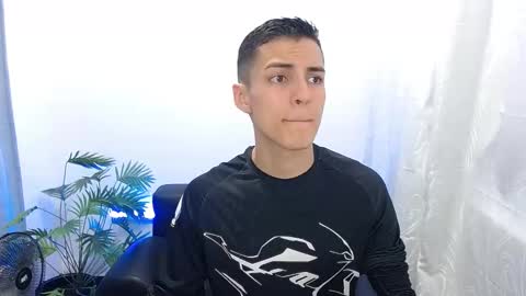 Snapshot of matiius18 chatting on September 12, 2025, 1:55 pm Matias online show from September 12, 2025, 1:55 pm