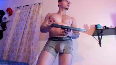 Snapshot of matt_your_master_ chatting on October 17, 2025, 12:14 am Matt online show from October 17, 2025, 12:14 am